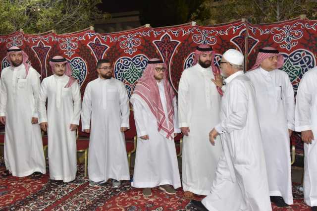 آل العيسوي وأبوزيد والطباع يتلقون التعازي في فقيدهم محمود