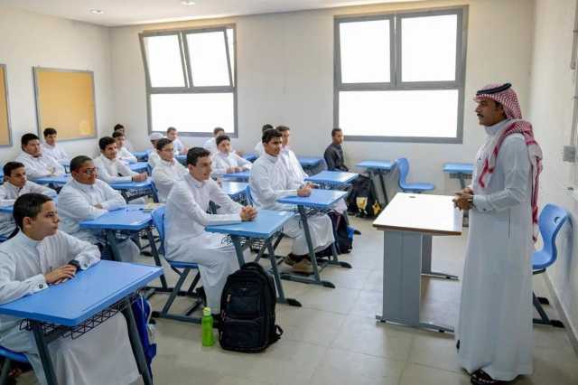 “الفصلان الدراسيان” يعودان برؤية تطويرية.. رضا مجتمعي واسع واستجابة للمتغيرات التعليمية