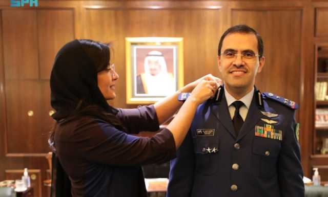 سمو سفيرة المملكة لدى الولايات المتحدة تقلّد الملحق العسكري رتبته الجديدة