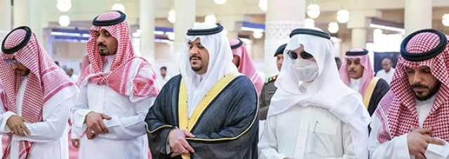نائب أمير الرياض يؤدي الصلاة على والدة جواهر بنت مساعد