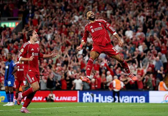 ليفربول يعبر بورنموث برباعية في انطلاقة البريمرليج