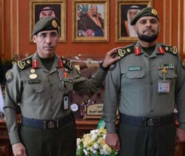 مدير عام الجوازات يقلد الزهراني رتبته الجديدة