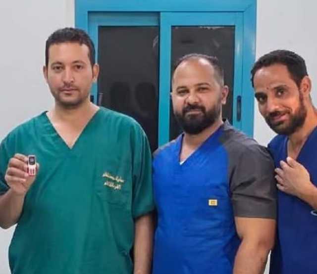 استخراج هاتف محمول من معدة مريض