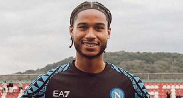 نيوم يفاوض لاعب نابولي الإيطالي