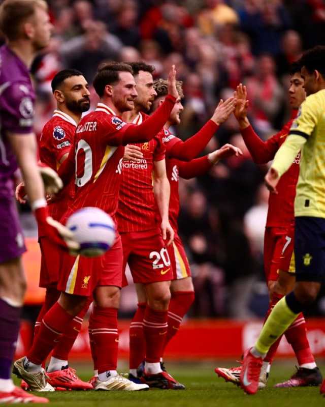 ليفربول يعزز صدارته للدوري الإنجليزي بثلاثية ساوثهامبتون