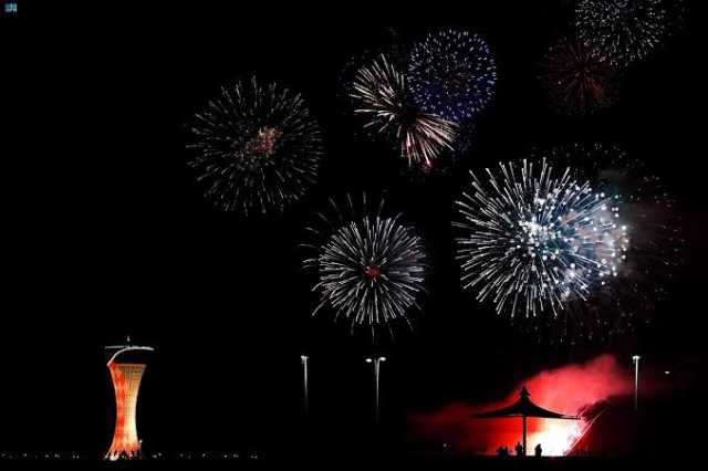 عروض الألعاب النارية احتفالا بعيد الفطر في 14 مدينة بالمملكة