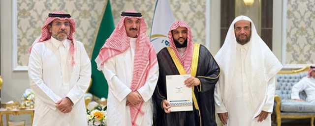 «قبس» تكرم المعلمين والحافظين