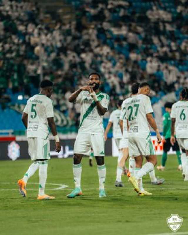الأهلي يتخطى النجمة بهدف البريكان في”روشن”