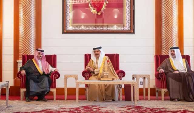 ملك البحرين ووزير الخارجية يبحثان تعزيز العلاقات وأبرز المستجدات