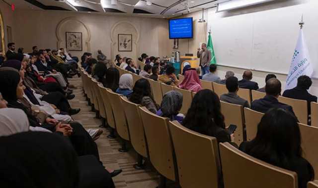 السواحة للمبتعثين: الوطن يترقب إسهاماتكم المستقبلية