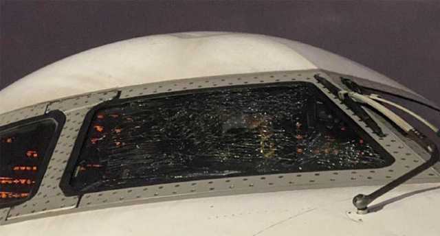 لحظات عصيبة للاعبي نيجيريا بسبب تحطم زجاج الطائرة