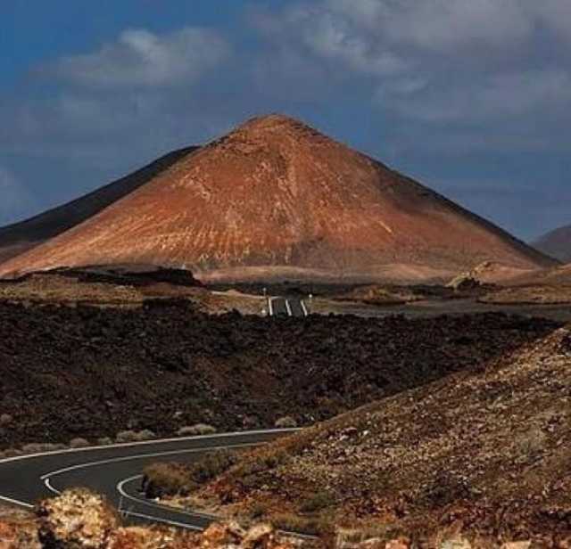 سائح يعيد حجارة سرقها من موقع أثري