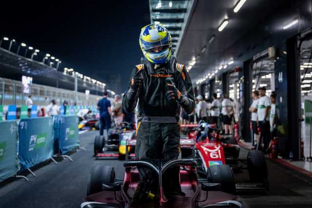 تتويج الفائزين بالجولة الثالثة من بطولة السعودية للفورمولا 4