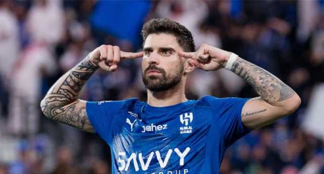 الهلال يقلب الطاولة على الفتح بثنائية