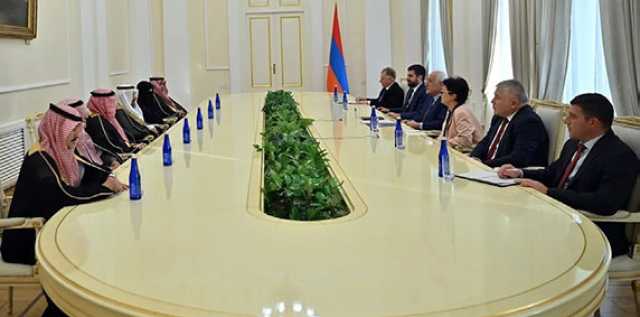رئيس أرمينيا يستعرض مع وفد «الشورى» تعزيز التعاون