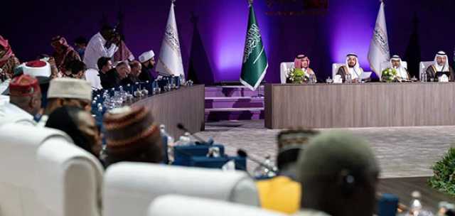 حثهم على استكمال إجراءات التعاقد قبل 15 رجب.. وزير الحج يلتقي 100 «وزير ومفتي ورئيس مكتب»