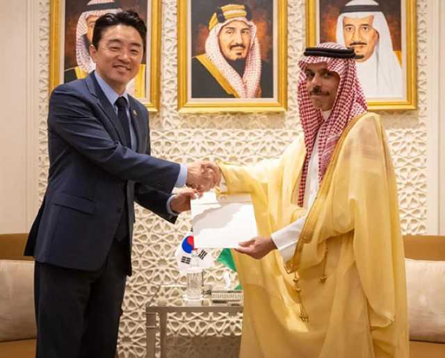 تتصل بالعلاقات الثنائية بين البلدين.. ولي العهد يتلقى رسالة خطية من رئيس كوريا