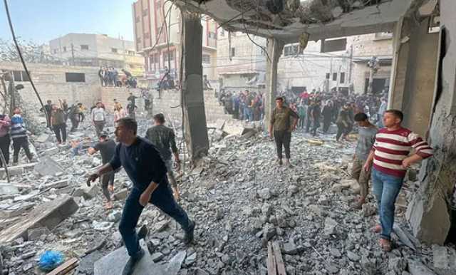 تدهور أوضاع النازحين بشكل حاد.. غارات جوية إسرائيلية تستهدف خان يونس