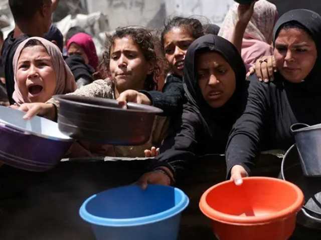 لندن تطالب بـإغراق غزة بالمساعدات