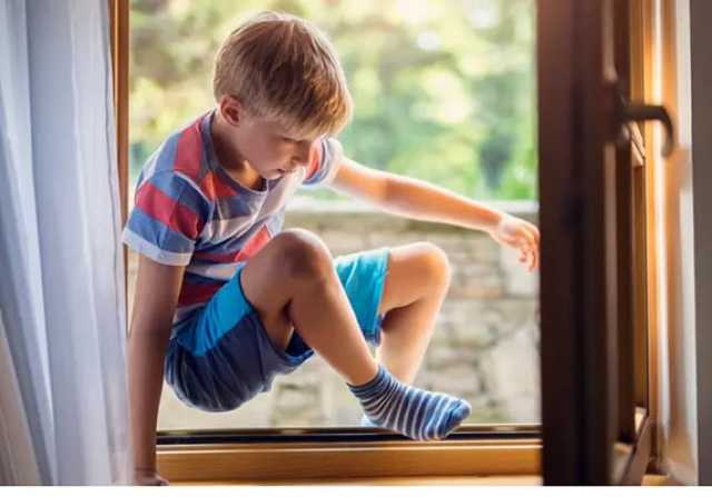 طفل خدع جارته واستنفر الشرطة