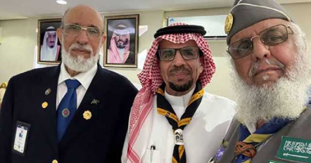 منديل كشافة شباب مكة على صدور المديرس وهجاد وعمر