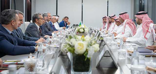 موقع إستراتيجي وتمكين للاستثمار.. السعودية تعزز شراكاتها في الصناعات المتقدمة