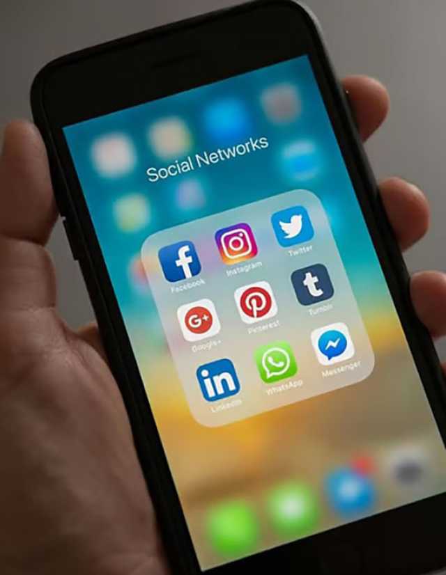 دراسة تحذر من «تحلل» دماغ الذكاء الاصطناعي