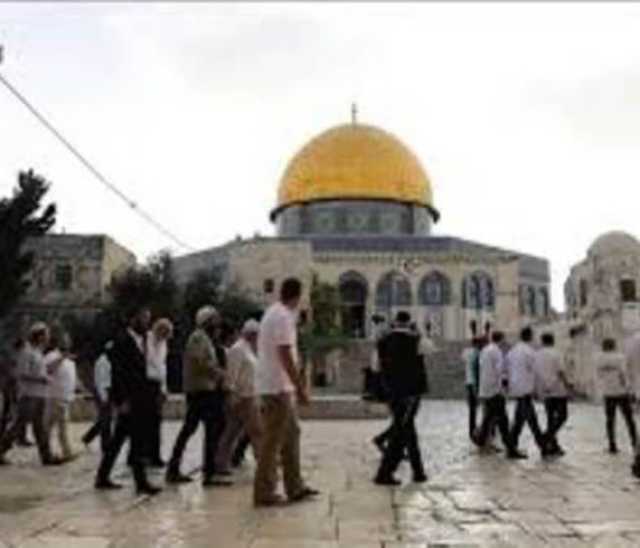 عشرات المستوطنين يقتحمون المسجد الأقصى