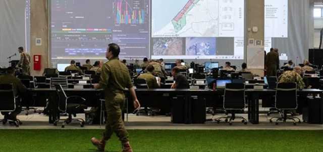 الاحتلال يتجسس على القاعدة الأمريكية بحدود غزة