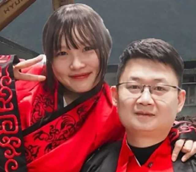 يتزوج فتاة انتشلها من تحت الأنقاض