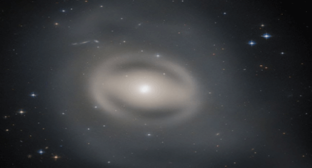 تلسكوب هابل يلتقط «شبحاً» في السماء