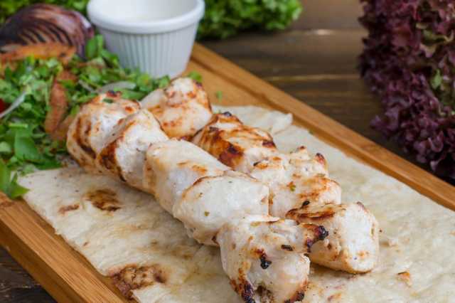 طريقة عمل تتبيلة شيش كباب الدجاج بالزبادي والزعتر