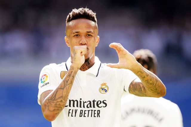 بعد إصابته الطويلة.. هل يجدد ريال مدريد عقد إيدير ميليتاو؟