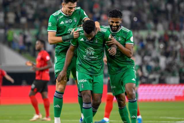 الأهلي يقسو على الرياض بثلاثية ويرتقي للرابع