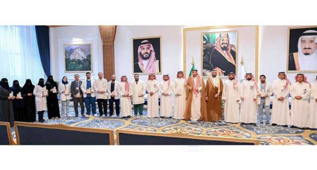 أمير الباحة يكرم خريجي البورد السعودي