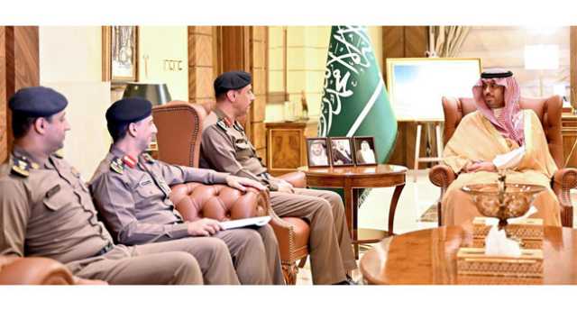 محافظ جدة يطلع على استعدادات الحالة المطرية