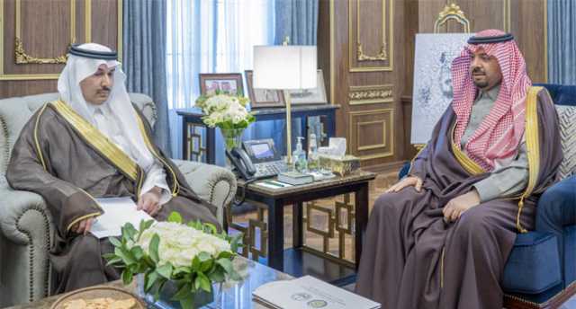 أمير الحدود الشمالية يستمع لطلبات المواطنين.. جهود كبيرة لمكافحة آفة المخدرات