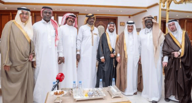 جمال يحتفي بزواج عمار