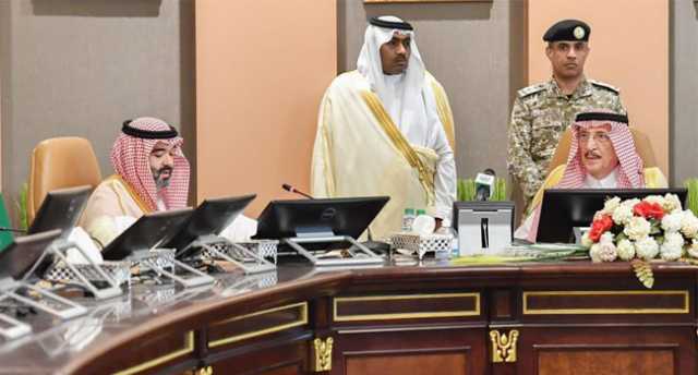 أمير جازان يبحث خطط الاتصالات