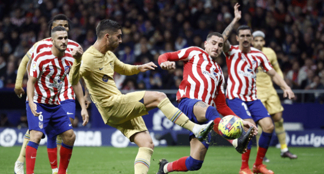 في قمة المرحلة الـ 15 من الدوري الإسباني.. الثنائي (جواو) سلاح برشلونة لتجاوز عقبة أتلتيكو مدريد