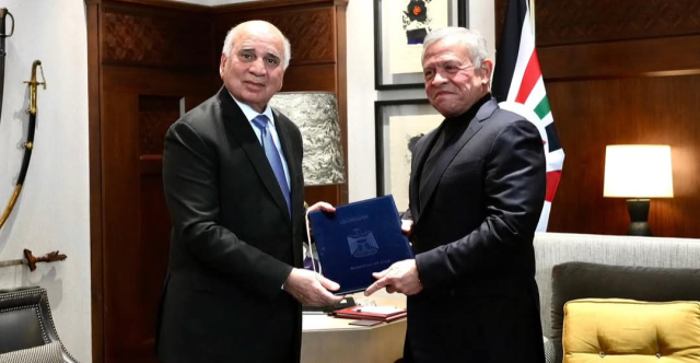 العاهل الأردني يتسلم من العراق الدعوة لحضور القمة العربية