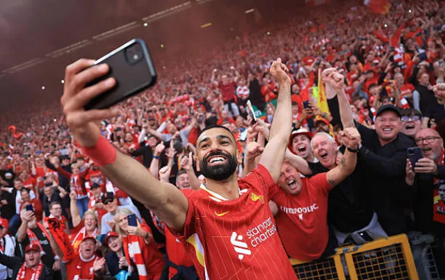 ليفربول يفوز بلقب الدوري الإنكليزي الممتاز رسمياً