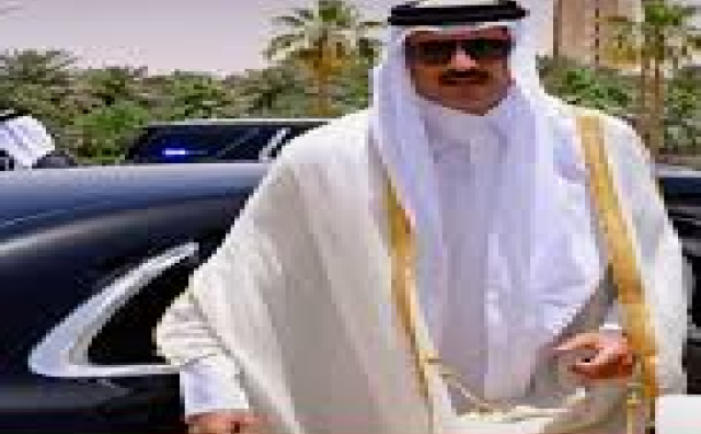 أمير قطر يغادر القمة دون إلقاء كلمة بلاده