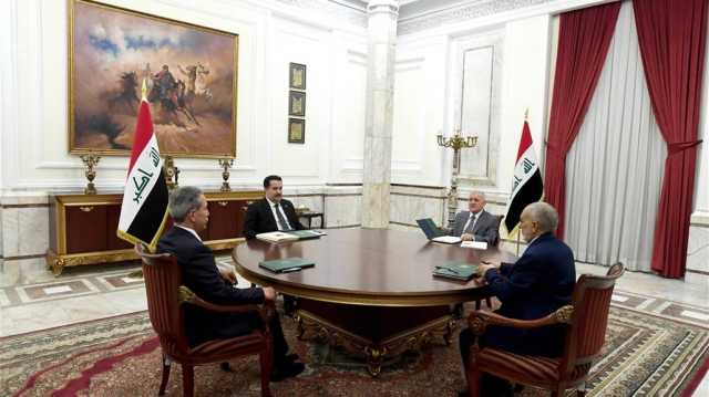 الولائيون يجتمعون في مبنى رئاسة الجمهورية لنصرة إيران