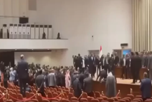 بوكسات وفوضى البرلمان بسبب ” فتنة المندلاوي والحيدري”