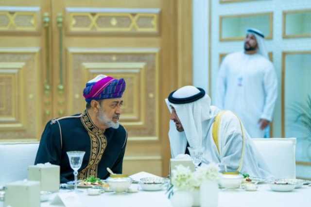 بالصور.. الشيخ محمد بن زايد يقيم مأدبة عشاء على شرف جلالة السلطان