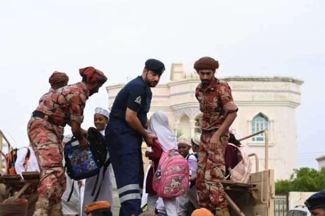 إخلاء ونقل 93 شخصاً من مدرستين بولاية المضيبي