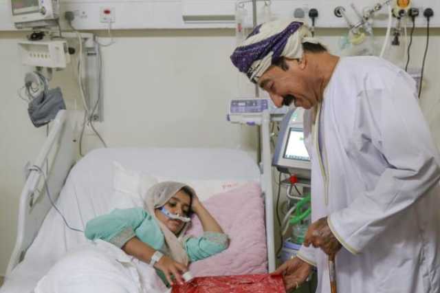 فريق 'الأمنيات' يقدم الهدايا للمرضى في مستشفى عبري