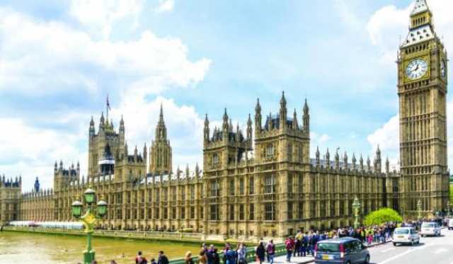 البرلمان البريطاني يقر قانونا مثيرا للجدل