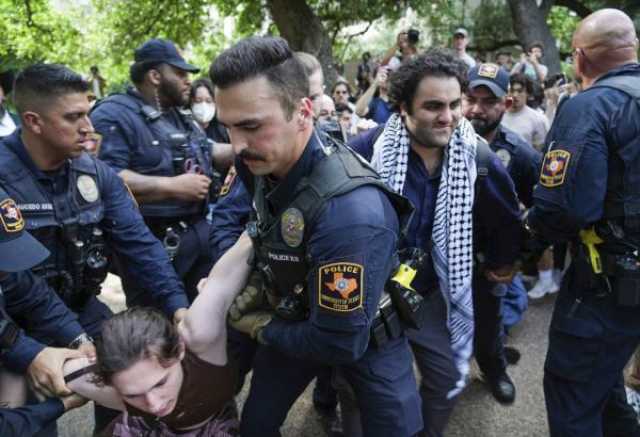 الشرطة تقتحم جامعة كولومبيا وتعتقل عشرات المؤيدين للفلسطينيين